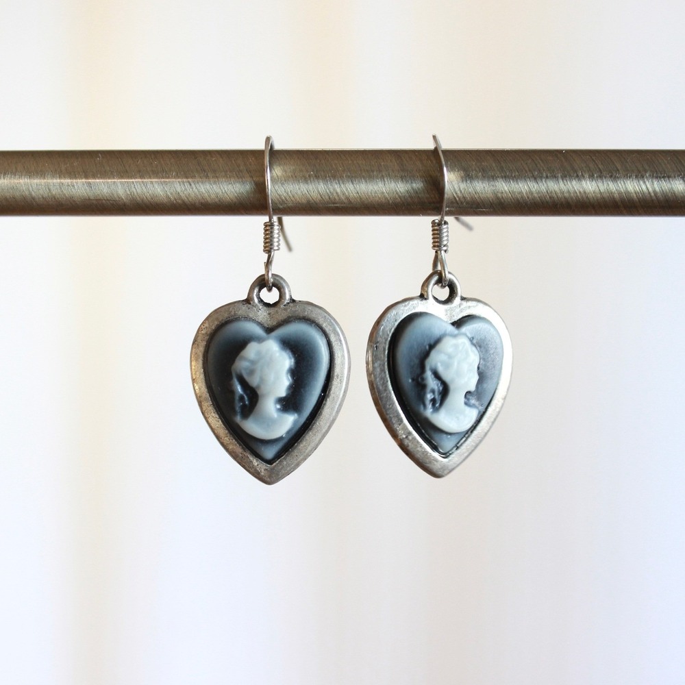 Vintage Style Heart Cameo Earrings Silver Tone Grey Victorian Silhouette Drop‎